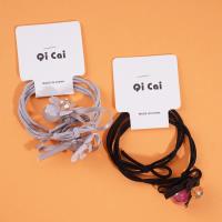 2 من الشرائط المطاطية مع زهور مصنوعة من الخرز.