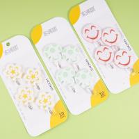 Four mushroom-shaped hooks