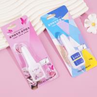 10 grammes de colle pour ongles.