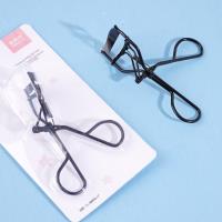 376 كاشف الرموش الأسود.