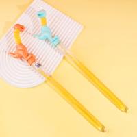 ماء الفقاعات مع جرس الديناصورات وعصا الإلقاء.