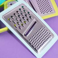 A hanging knife cutting device