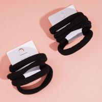 4 élastiques à cheveux avec des embouts en forme de serviette noire.