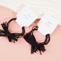 2 cordes à nouer noires avec des embouts en cuir et des élastiques.