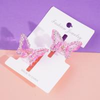 مشبك شعر على شكل فراشة ذات أحجار كريمة.