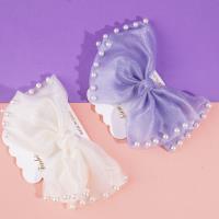 مشبك دجاج بأربطة على شكل لآلئ.