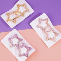 مشبك BB على شكل نجمة خماسية بألماس ملون.