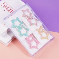 مشبك BB على شكل نجمة خماسية بألماس ملون.