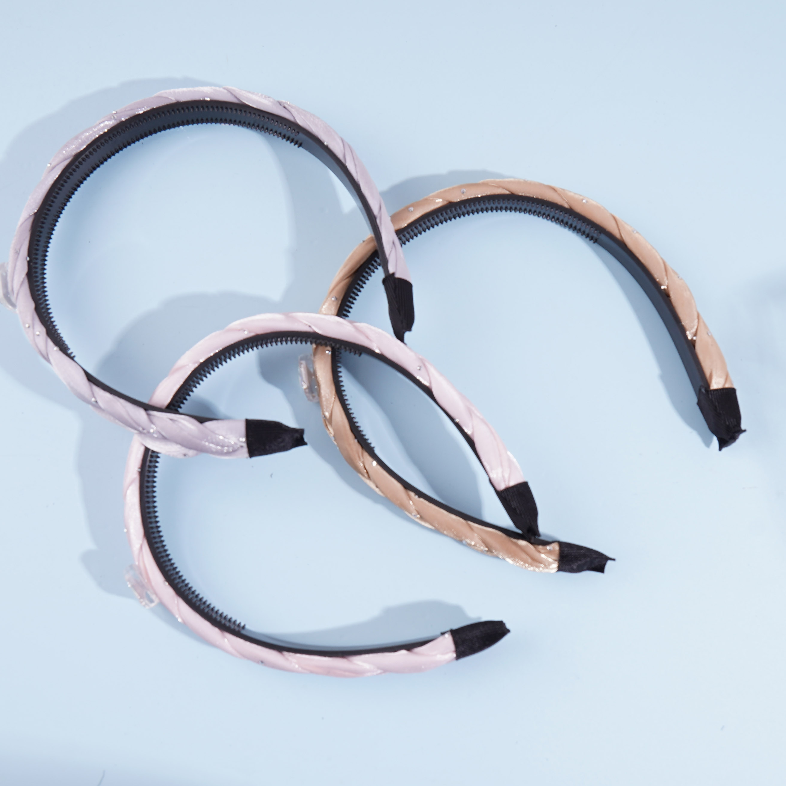 Fang Zhaoliang's braided headband with a bow-shaped decoration on it