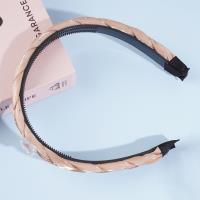 Fang Zhaoliang's braided headband with a bow-shaped decoration on it