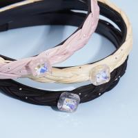 A square-shaped diamond-patterned headband buckle