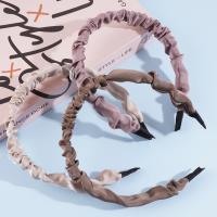 Ruffled rectangular diamond-shaped headband buckle