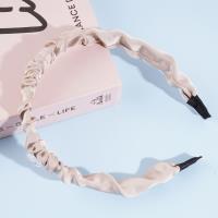 Ruffled rectangular diamond-shaped headband buckle