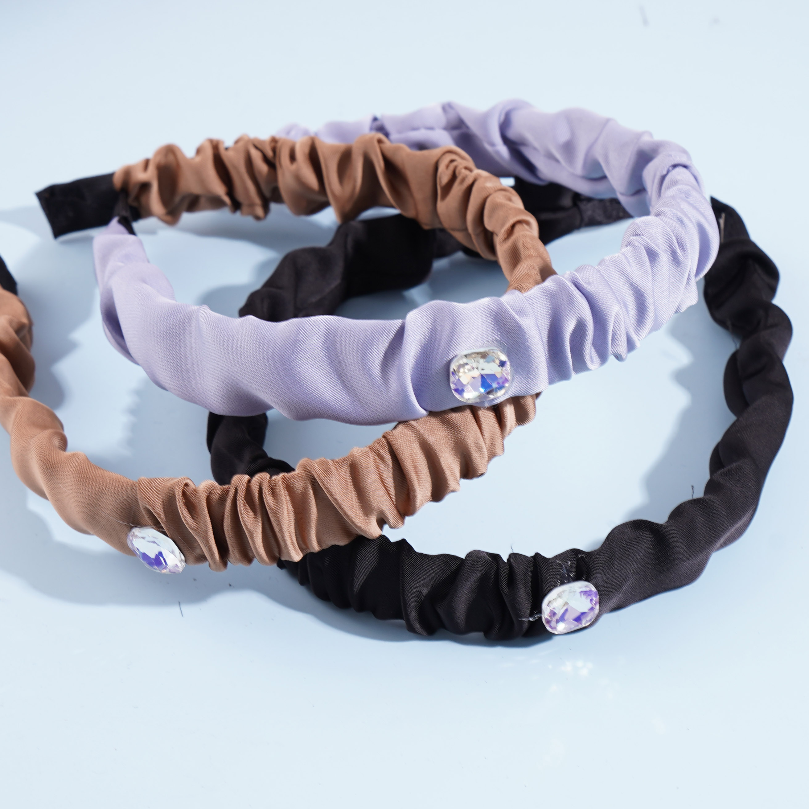 Wrinkled square diamond head hoop buckle