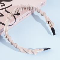 Boucle de ceinture en forme de cœur avec des diamants incrustés.