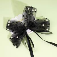 دبوس بيرل وييف رابطة عنق مزينة بنقاط، معطف داكي مبطن.