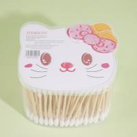 مسحات قطنية على شكل رأس قطة في علبة كبيرة.