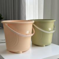 Le seau CRBW-557 aux reflets poétiques.