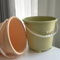 Le seau CRBW-557 aux reflets poétiques.