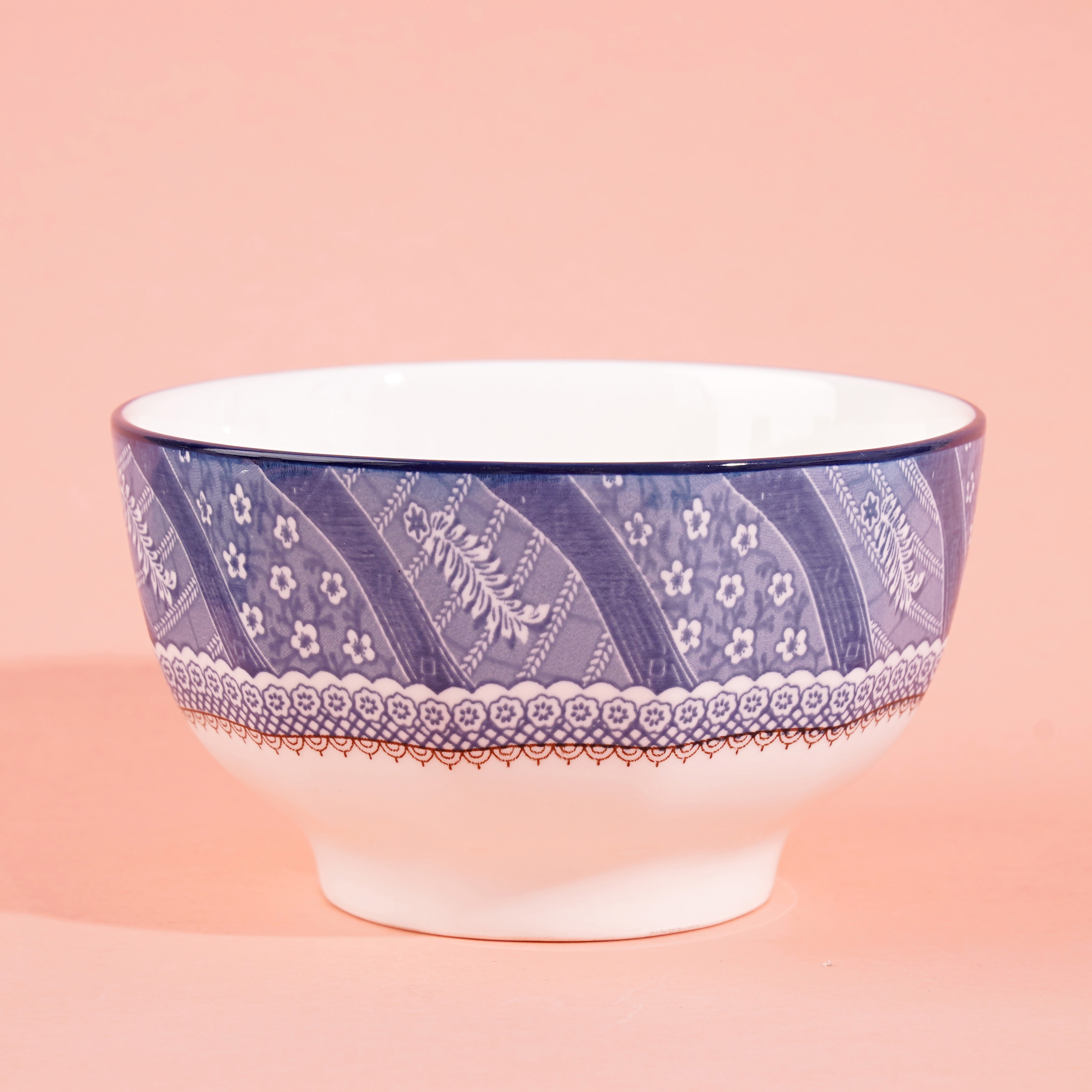 5.5-inch Chinese bowl - blue and white porcelain pattern