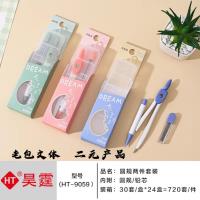 مجموعة من دباسين بلاستيكية مزودة بأقماع، تتضمن 90 قطعة، على شكل فواكه كارتونية.