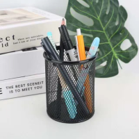 عبوة دائرية لقلم حبر من طراز 802 من الشبكة السوداء.