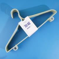 588 porte-manteaux de luxe en gras, en lot de 10 exemplaires.