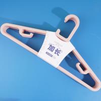 510 cintres en plastique, pour 5 pièces.