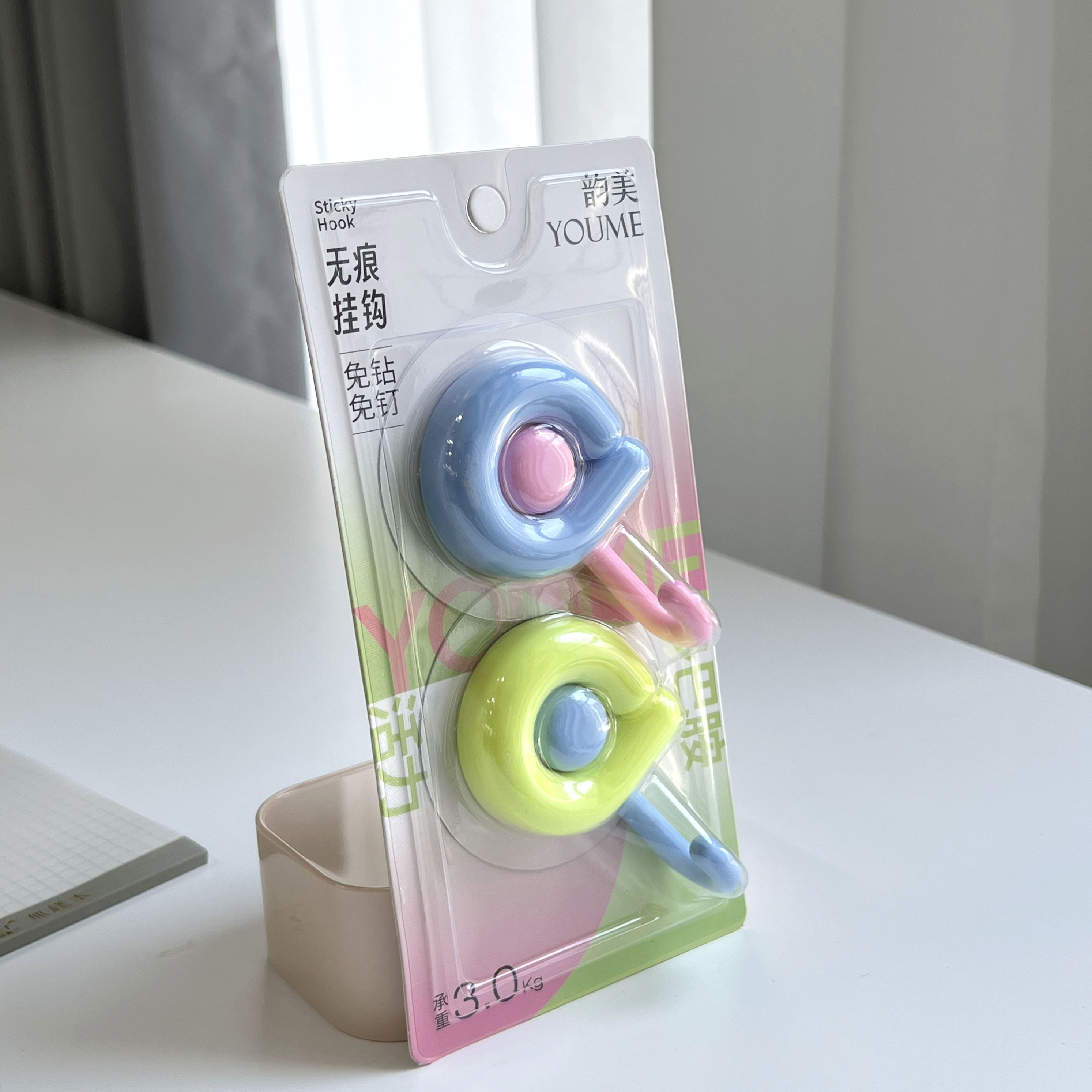 1504 pairs of simple adhesive hooks, each pair containing two hooks