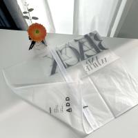 Le petit housse anti-poussière pour vêtements de positionnement NL-681