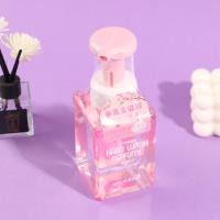 2829 Lotion moussante pour les mains parfumée et hydratante.