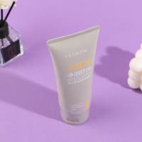 4755 Nettoyant pour le visage anti-huile et apaisant pour hommes, 150 ml.