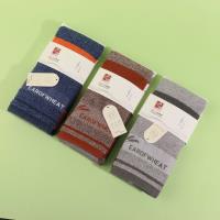 La serviette en laine A6087 de AB avec un motif de blé doré.