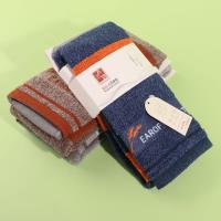 La serviette en laine A6087 de AB avec un motif de blé doré.