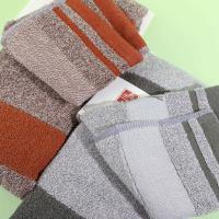 La serviette en laine A6087 de AB avec un motif de blé doré.