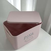 Boîte de rangement TH-9632 de petite taille de couleur rose.