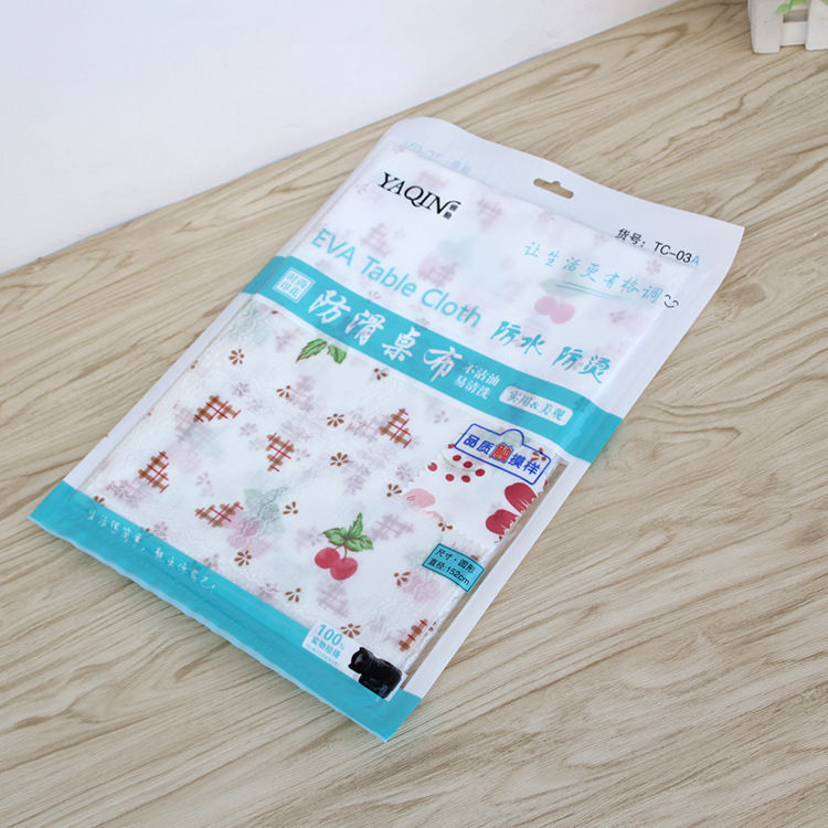 A round printed tablecloth with dimensions of 152 cm by 152 cm.