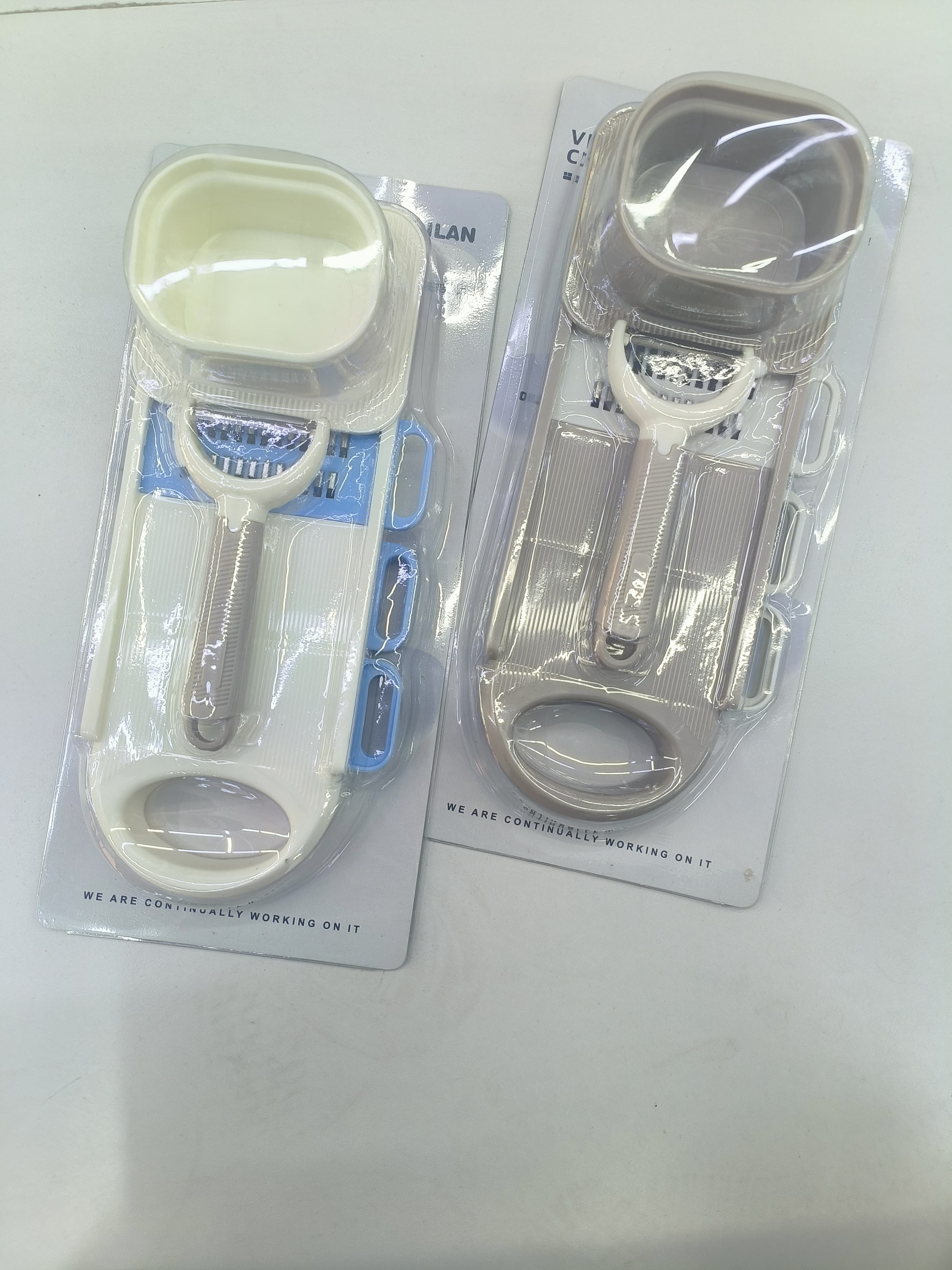 The SBC064 five-blade shredder, sold in a boxed set