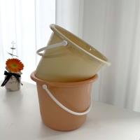 30 دلوًا للطلاء.