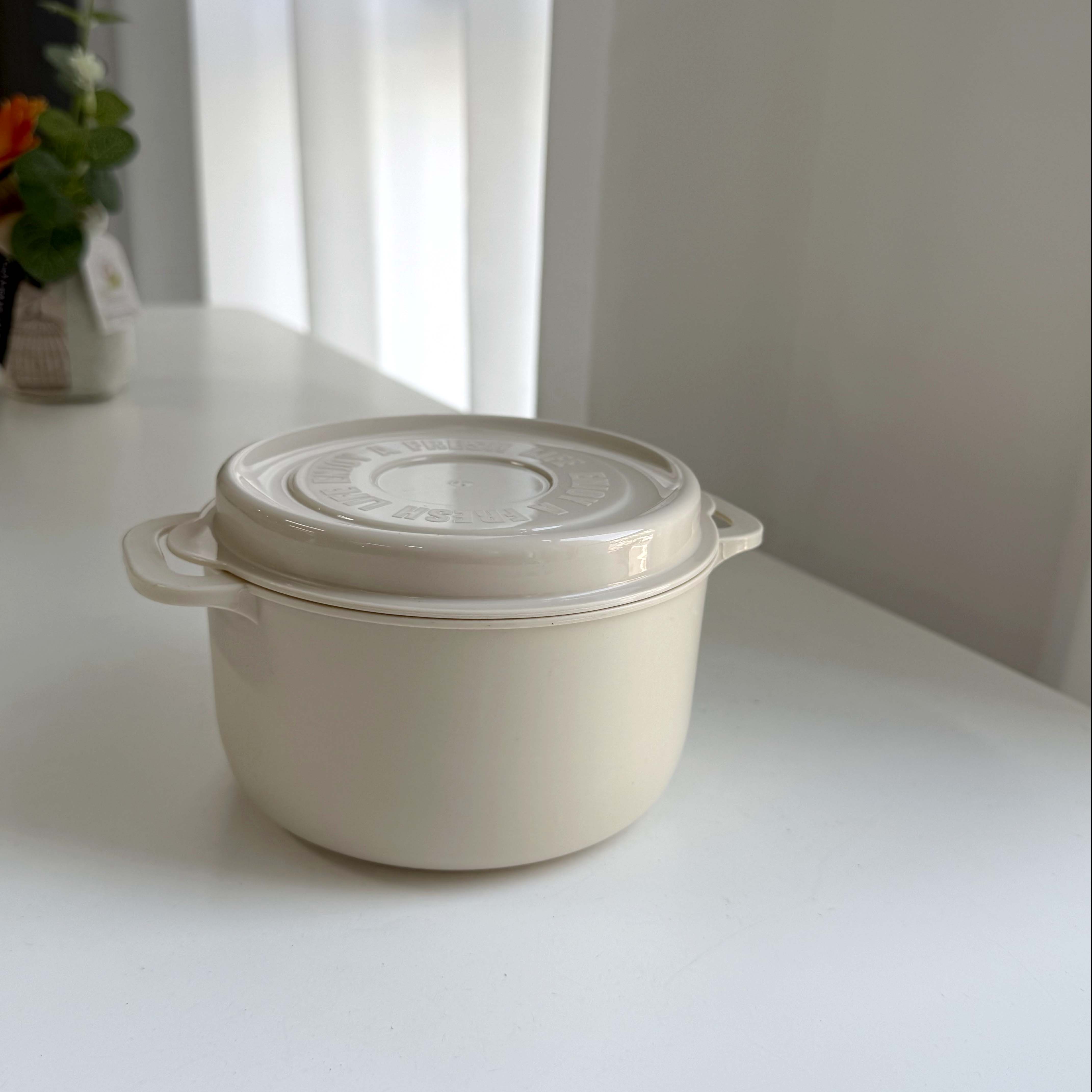 Small enamel sealed storage box 986