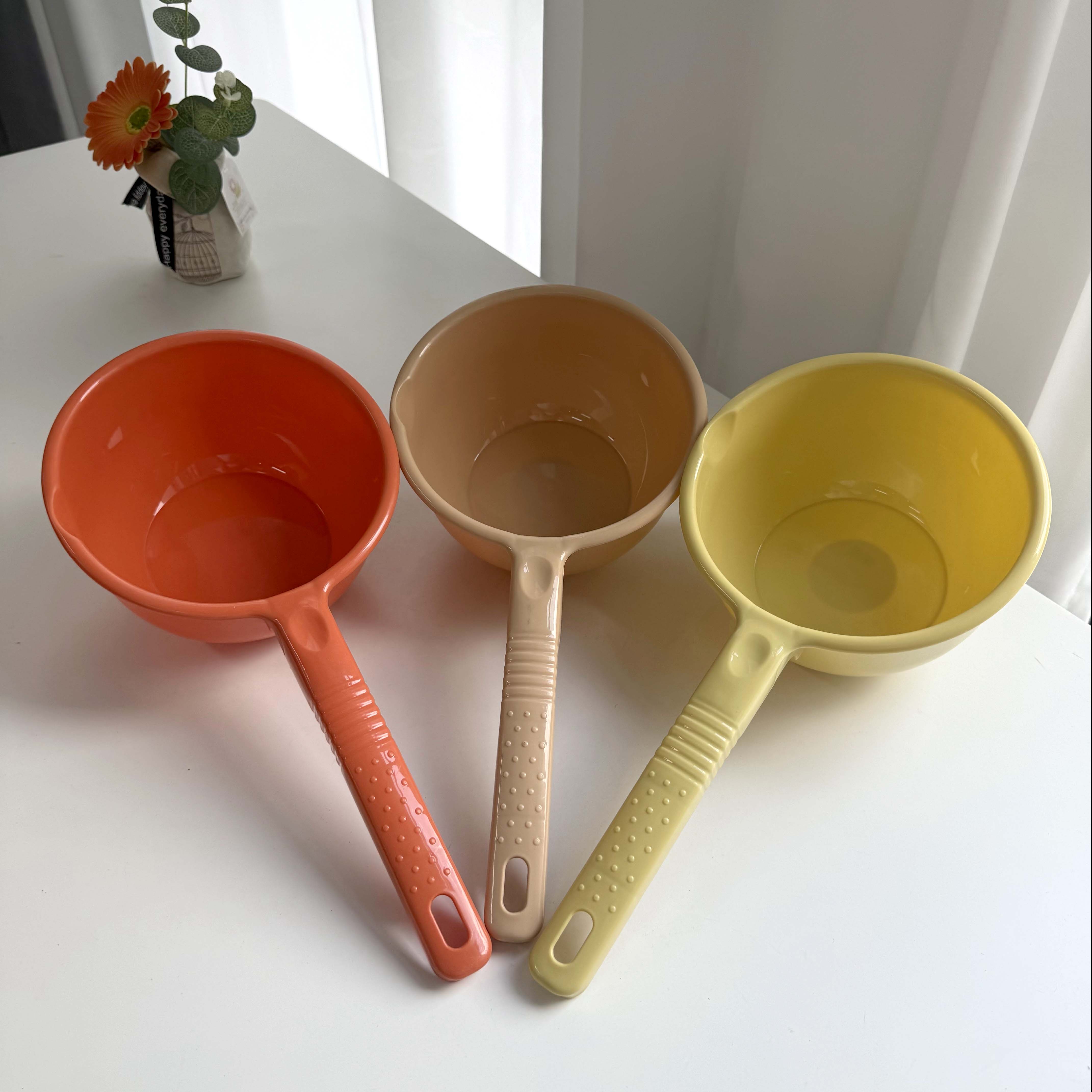 818 long-handled water scoop