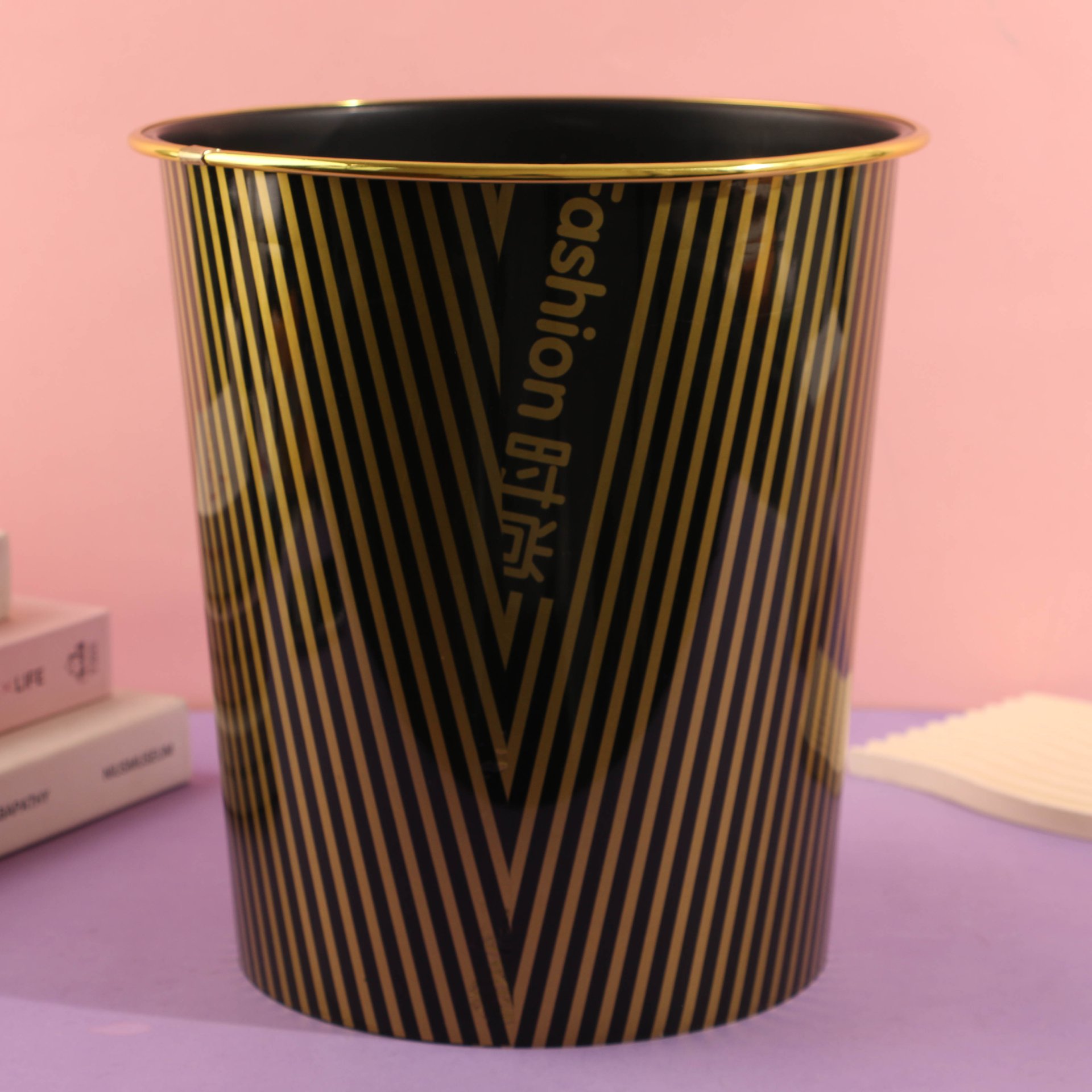 8622 vertical striped trash can