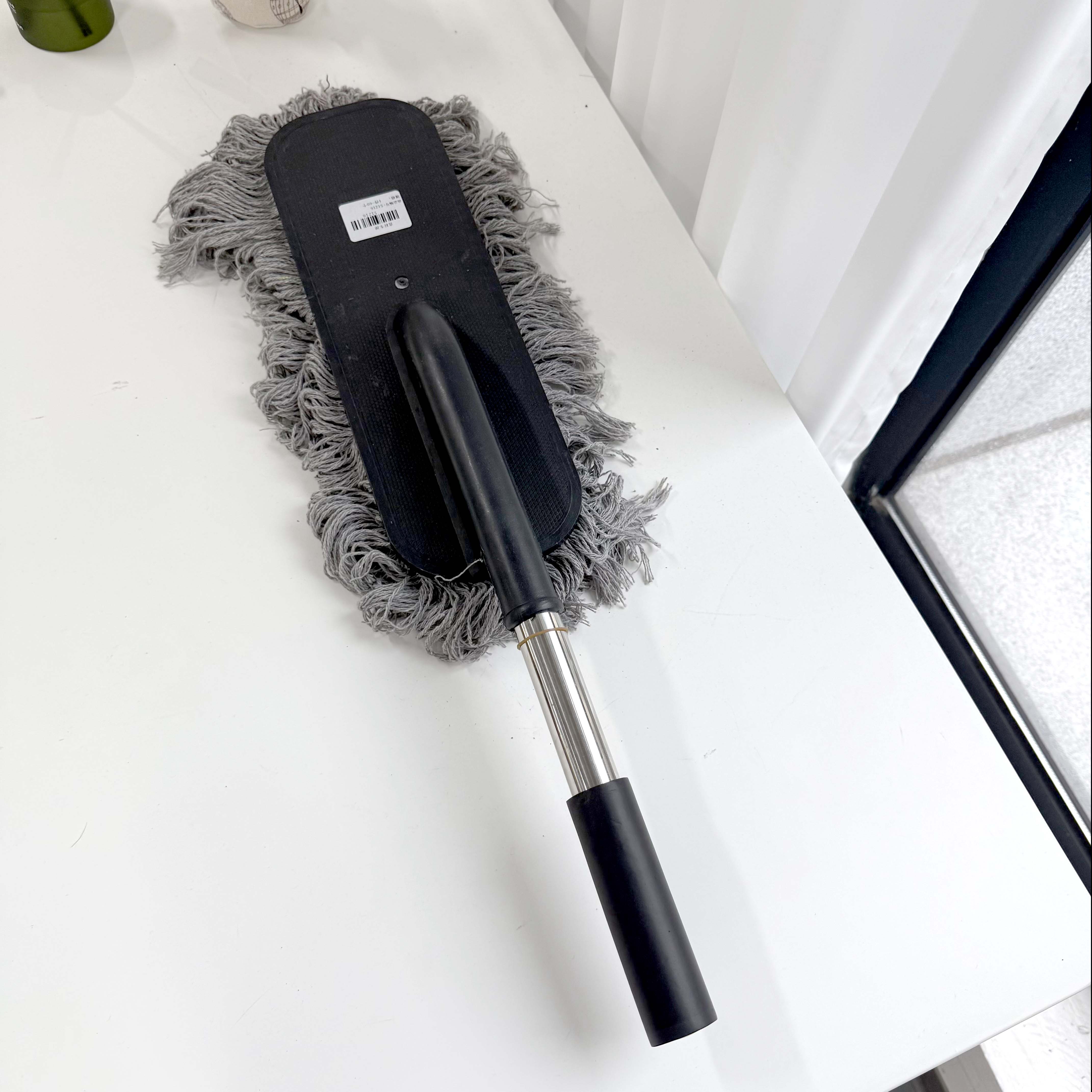 A straight-pole duster