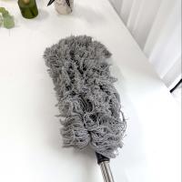 مكنسة ذات مقبض مستقيم.