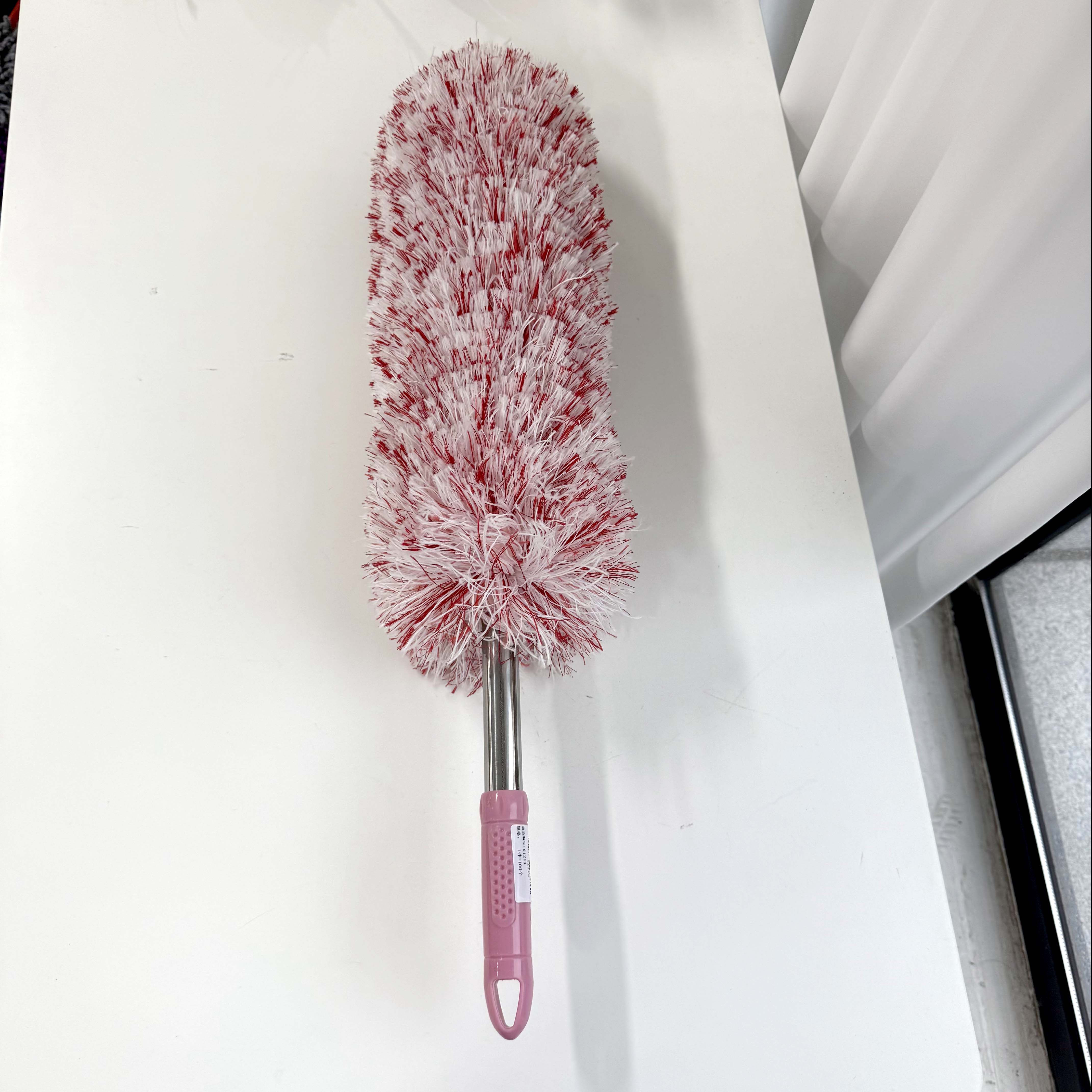 A straight-handled duster