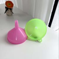 066精致实用漏斗（彩色）