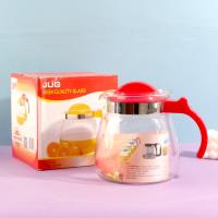 Un pot d'eau froide en verre de 188