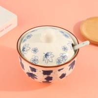 Un grand pot à épices avec un motif en losange (feuille d'érable)