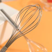 مخفق البيض الكبير ذي المقبض الأسطواني.