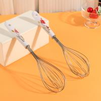 مخفق البيض ذو مقبض من الخزف الأزرق.